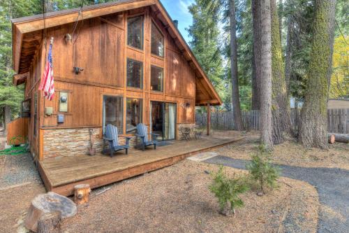 Relax at Rustic Tahoe Charm - Minutes to Lake