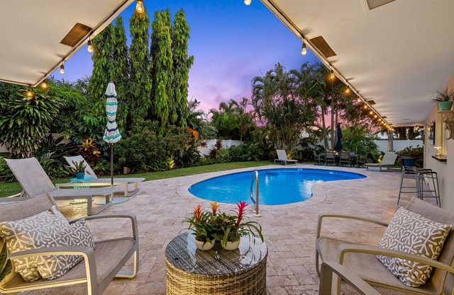 DÉTENDEZ-VOUS À SERENITY PLACE, UNE MAGNIFIQUE MAISON DE PISCINE CHAUFFANTE MODERNE ET CONTEMPORAINE !!!