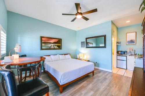 Relax By Pool, Stay Near Parks Naples Studio