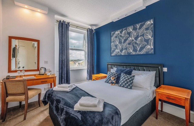 Relax by the Sea: Cliffside Comfort Near Adventure Island
