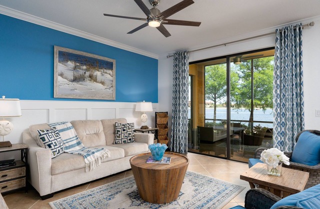 Relax by the sea! 2-bedroom condo near Bonita Springs Public Beach