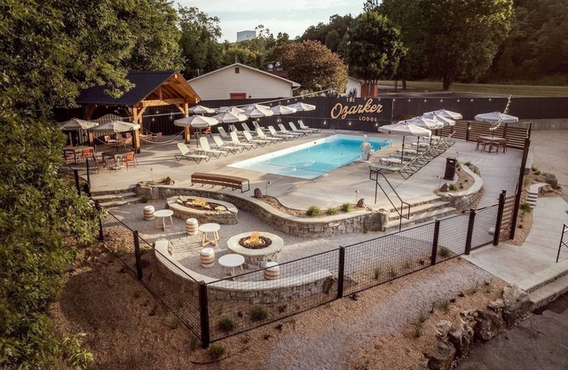 Relax Creekside in a Modern Vintage Retreat with Fire Pit Access l 2 Rooms