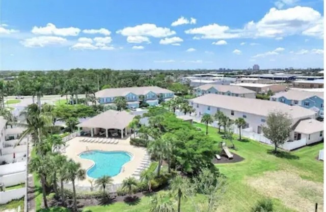 Relax in a family friendly, pretty townhome in Ft. Meyers, near golf & beaches.