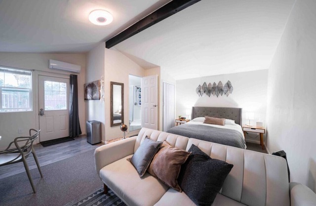 Relax in a Quaint Private and Cozy Guest House