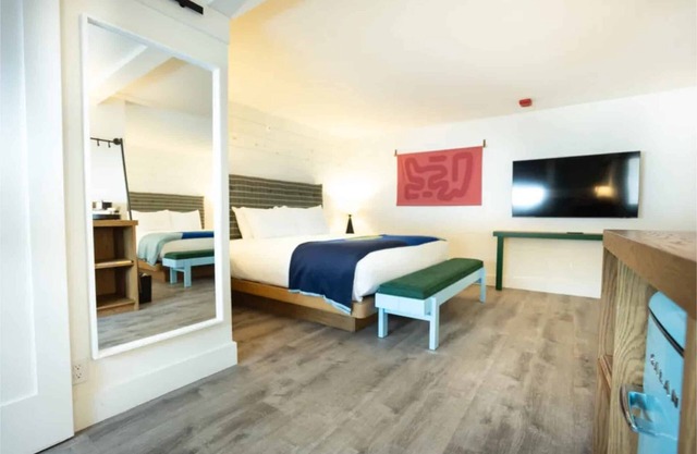 Relax in a Spacious Room Surrounded by Nature! Outdoor Pool!