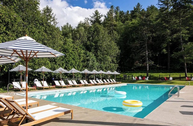Relax in a Spacious Room Surrounded by Nature! Outdoor Pool!