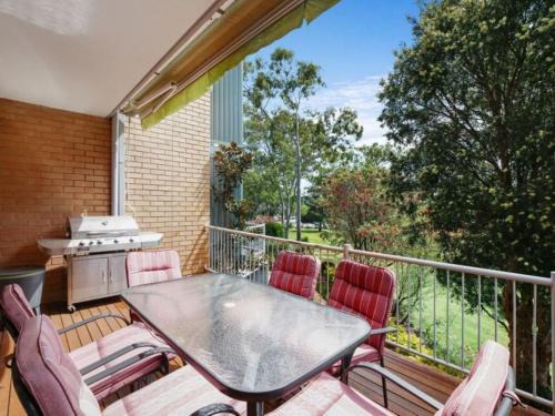 Relax in Coastal Townhouse with BBQ & Close Walk to Beach