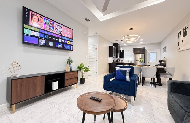 Relax in Comfort, Modern and Style – 2BR/2BA Retreat in Edinburg