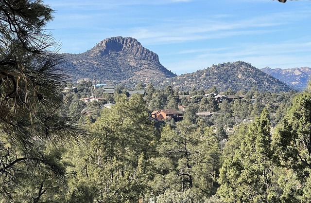 Gorgeous 3B/2B Hideaway with Views of Thumb Butte and Granite MT, 3 mi to town
