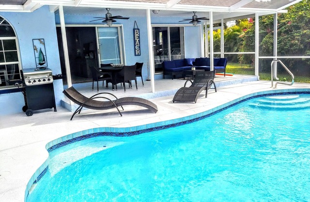 Détendez-vous dans notre piscine privée chauffée à Water View Villa