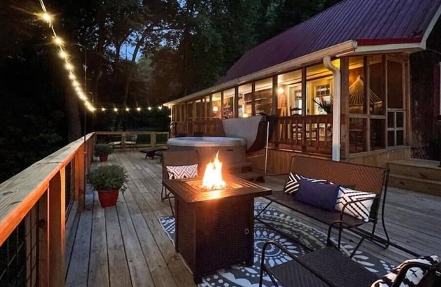 Relax in the hot tub w/a view of the River!