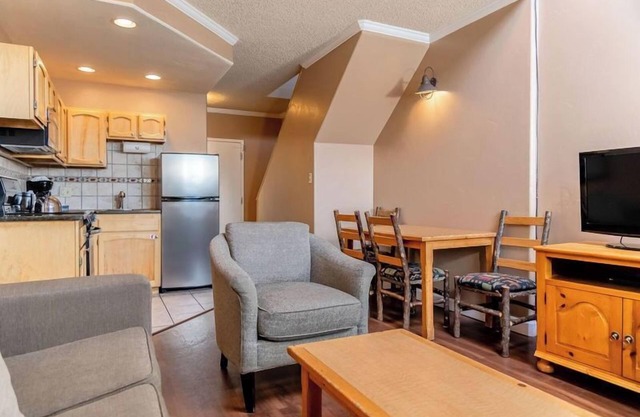 Relax in the Hot Tub & Sauna at this Scenic Studio w/ Shuttle Service! Parking