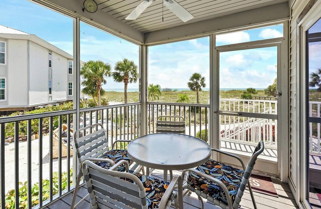 Relax in the Villa with a great view of the Gulf! B3212A