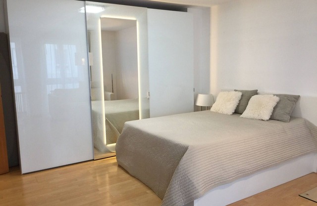 *Relax & Netflix in Cosy Apartment* 15 min to Center