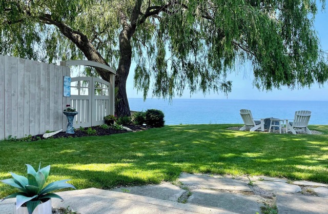 Lydia's Lake Erie Cottage