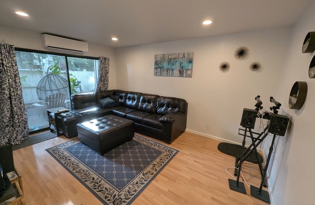 Relax @ private 1bed condo home near Levi's, Apple, Nvidia, SCU with workspace