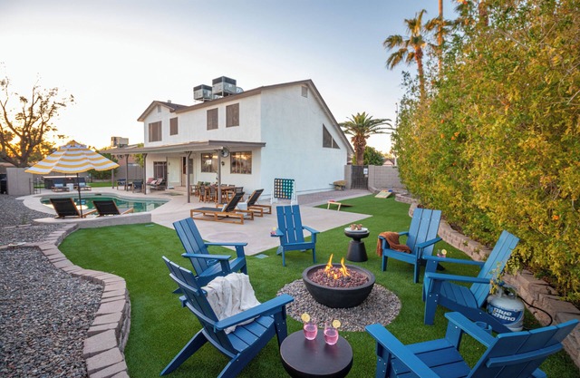 NEW-Family fun! 5BR -FREE Heated Pool-Hot tub-Pool Table-Game Room-Putting Green