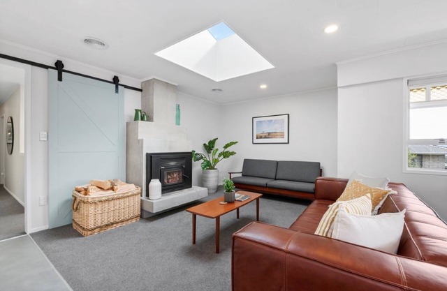 Base: 4 Extra: $40 56 Saint James Street