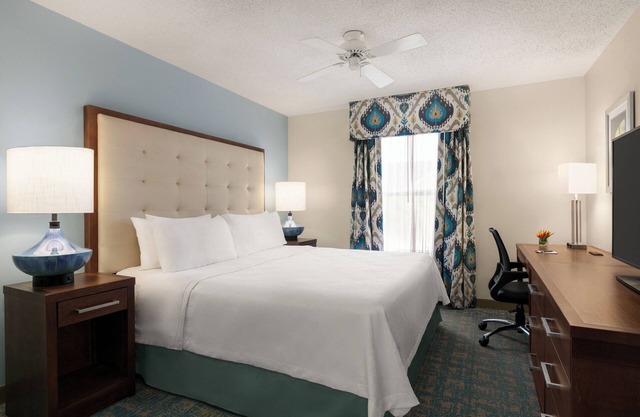 Relax & Unwind! 3 Spacious Units, FREE Parking, Minutes to Lakes Regional Park!