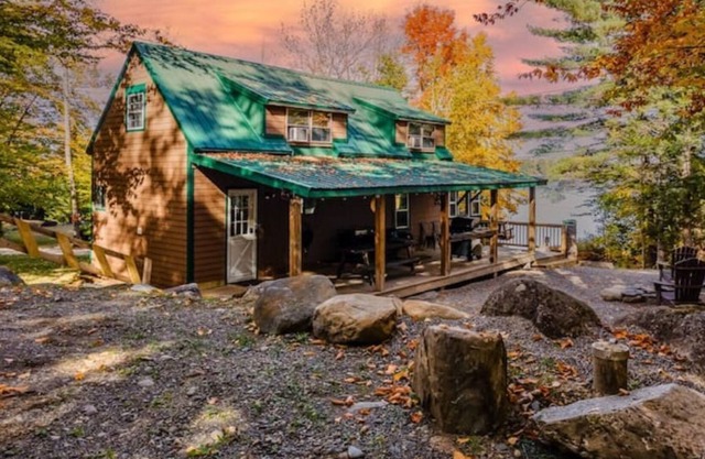Relax & unwind enjoying stunning views of the lake. Comes with a private dock.