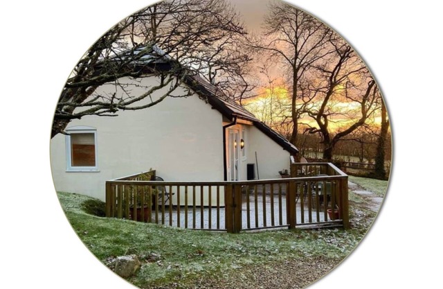 Relax & unwind in comfort in our beautiful pet friendly little cottage