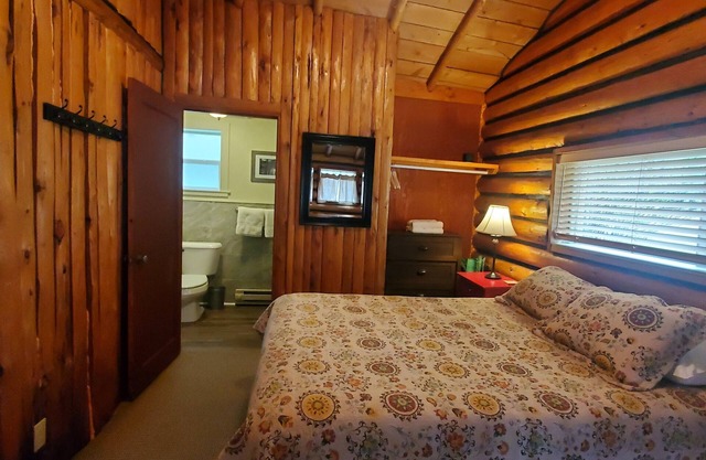 Relaxation Haven! Complimentary Parking, Pool, Yellowstone's North Gateway