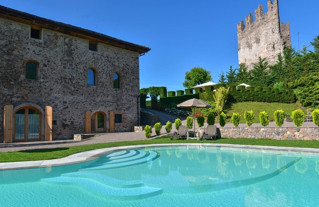 Détendez-vous dans la nature dans toute la Villa avec piscine entourée de vignes
