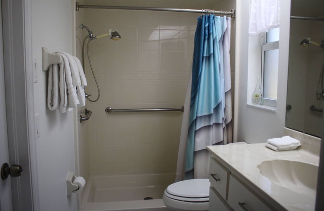 Relaxing 2-bdr 2 bath Home with heated pool, AC, WiFi in quiet Port Charlotte