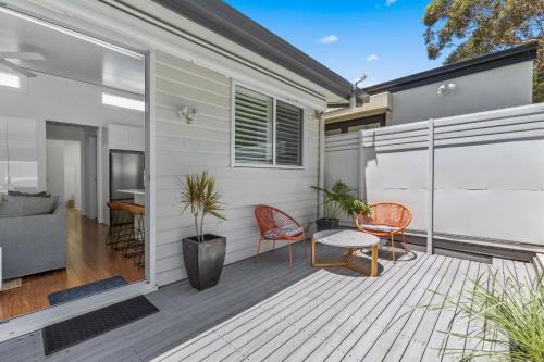 Relaxing 2-Bed Home Close to Beaches and Parks