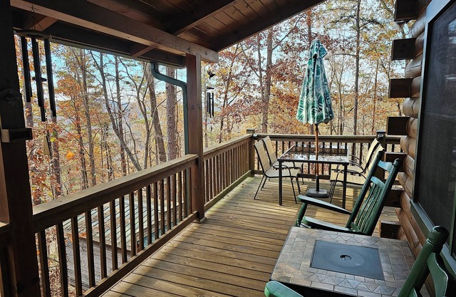 Relaxing 2 bedroom 2 bath cabin minutes from Dahlonega city center!