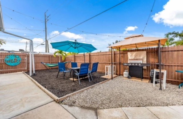 Relaxing 2Bd, 2Ba home in Fort Myers, close to the beach! Sleeps 6