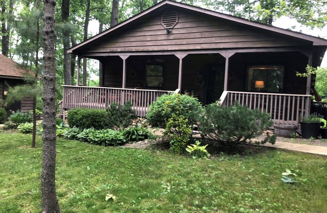 Relaxing 3B Cabin-15 min walk to the Black River!