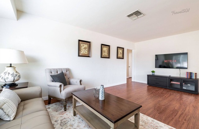Relaxing 3BR Home Near DTLA & Shops #TravelSGV