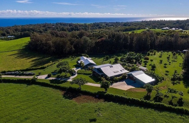 Relaxing 4-Bedroom Farmhouse Retreat on Working Farm