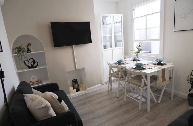 D'Luxe Living-Premium-Vue sur Rue-Salle de bain privée séparée-Maison