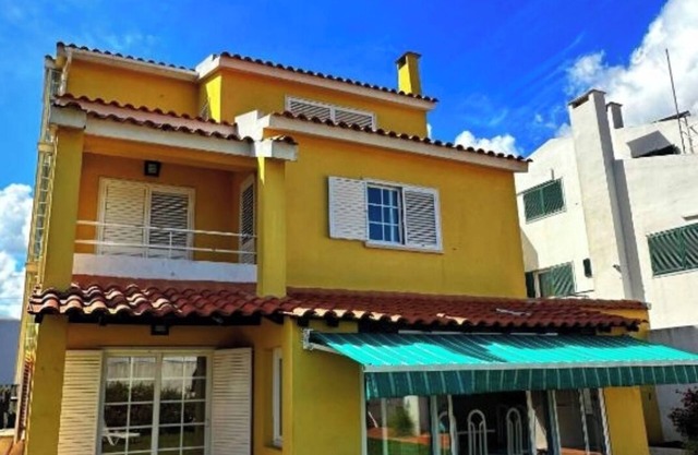 Relaxing 5-Bedroom Villa with Private Pool, Outdoor Playground, Barbeque zona.
