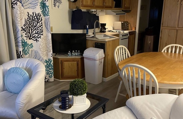 Relaxing 55+ community with a heated pool, lake, and pet friendly!