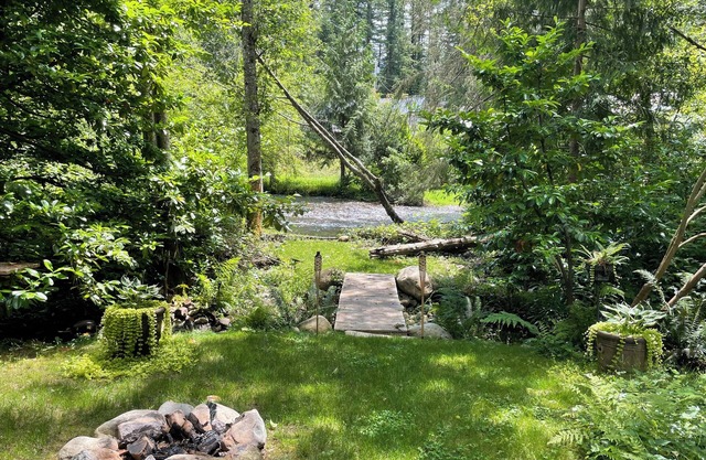 Riverside Retreat ~ Relaxing 1 bedroom apartment in charming Gold Bar