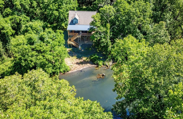 Relaxant River Front Home