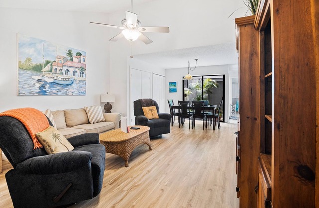 Relaxing Beach Villa | Walk to Ocean + 3 Pools, Tennis & Trails