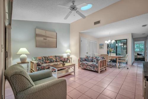 Relaxing Beach Villa, Walk to Ocean + 3 Pools, Tennis & Trails