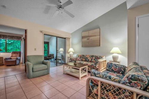 Relaxing Beach Villa Walk to Ocean Plus 3 Pools, Tennis & Trails