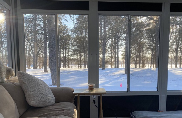 Relaxing cabin on Beed’s Lake.