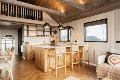 Relaxing cabin with a hot tub and sauna in south coast of Iceland