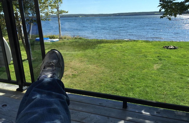 Relaxing Cedar Log Cottage on Bras d'Or Lake over 300 Ft Private Beach & Kayaks