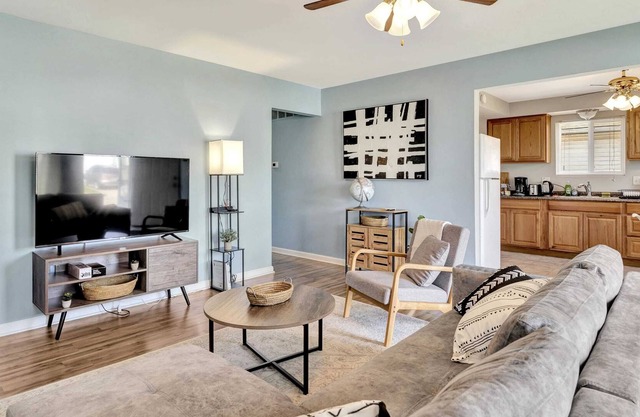 Sit Back, Relax in Pet Friendly Home in Hazel Park