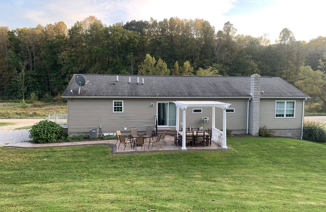 Maison de campagne relaxante en Ohio! Récemment meublé! Conviviale et familiale!