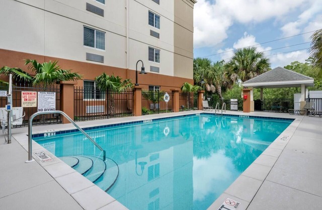 Relaxing Couple Stay w/ Outdoor Pool | Free Parking and Pets Allowed