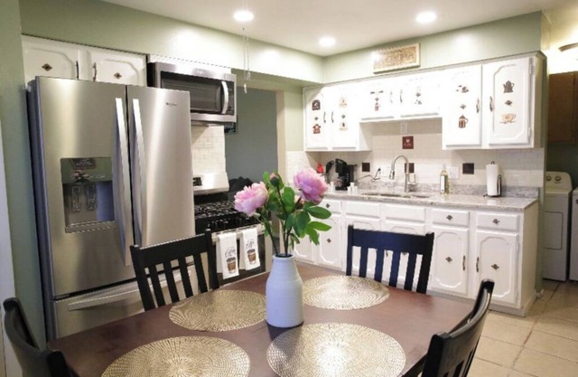 Relaxing Cozy home Bedrooms available or open to renting entire place