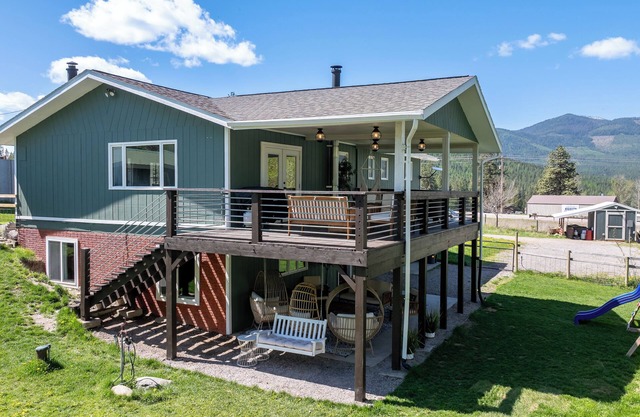 Adventure & Relaxation! Family Retreat w/ Hot Tub, Creek & Pond